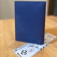 كفر جواز أزرق داكن