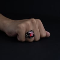 خاتم رجالي فضة عيار 925 - حجر زركون أحمر