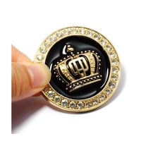 تاج كريستال لاصق للسيارة- لمسة من الأناقة والفخامة...