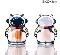 علب بلاستك فارغة بشكل رجل الفضاء