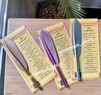 كرت مع قلم بشكل ريشه