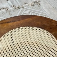 طاولة راتان بني