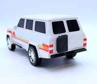 لانديكروزر موديل 87 بيج/أبيض