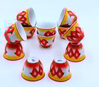 فنجان غضار احمر كبير