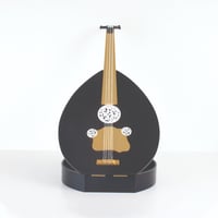 تحفة عود خشبي باللون الأسود