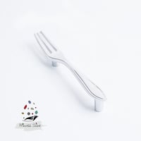 456 - مقبض بشكل شوكة لون ( فضي ) - قطعتين