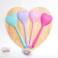 4685 ملعقة سيليكون بشكل قلب بألوان الباستيل