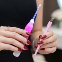 ادوات تنظيف الأظافر