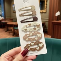 مسكات شعر تُعد هذه المشابك بنمط الفيونكة عصرية وان...