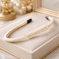 طوق لول يتميز بتصميم عصري لافت للنظر، مثالية لإضاف...