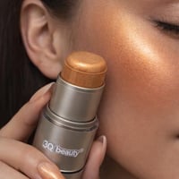 اضاءة وجه من اثري كيو بيوتي رقم 106