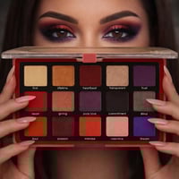 ظل عيون من ريل بيوتي باليت ظل العيون باشباع لون قو...