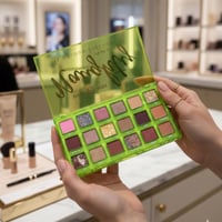 ظل عيون من ديالا روز A باليت ظل العيون باشباع لون...