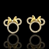 حلق ناعم نسائي لون ذهبي حلق أنيق و ناعم مرصع بالزر...