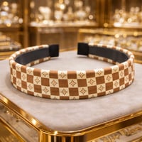 طوق شعر يتميز بتصميم عصري لافت للنظر، مثالية لإضاف...