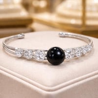 اسوارة نسائية