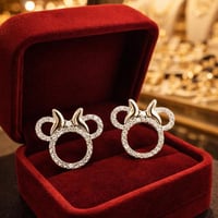 حلق ناعم نسائي لون فضي حلق أنيق و ناعم مرصع بالزرك...