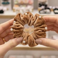 ربطات شعر يمكنك لفها بسهولة حول شعرك وستثبتها بإحك...