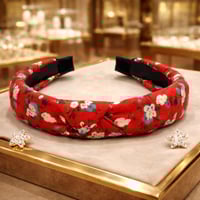 طوق شعر يتميز بتصميم عصري لافت للنظر، مثالية لإضاف...