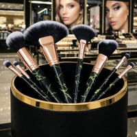 مجموعة فرش مكياج احترافية مكوّنة من 8 قطع بتصميم ف...