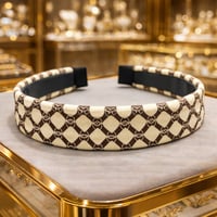 طوق شعر يتميز بتصميم عصري لافت للنظر، مثالية لإضاف...