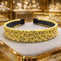 طوق شعر يتميز بتصميم عصري لافت للنظر، مثالية لإضاف...