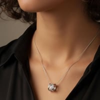 سلسال نسائي ناعم لون فضي عقد أنيق و ناعم مرصع بحبا...