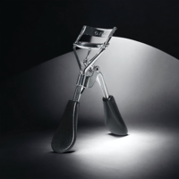 أداة ترتيب للرموش الطبيعية والمستعارة فضي من او تو...