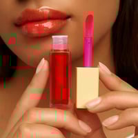 ملمع شفايف يجعل شفتيك أكثر اشراقآ من مي دريم