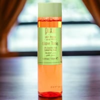 تونر مقشرحمض الجليكوليك للتقشير عِبارة عن تونك مقش...