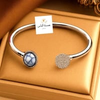 اسواره نسائي مع الخاتم افري سايز فضي بفص ابيض مخطط...