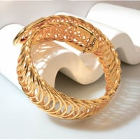 اسواره نسائي ذهبي سوار أنيق و ناعم اسوارة رفيعة مص...