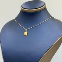 عقد ذهب عيار 18