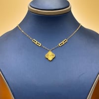 عقد تصميم عالمي ذهب عيار 21