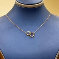 عقد تصميم عالمي ذهب عيار 18