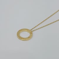 عقد تصميم عالمي ذهب عيار 18