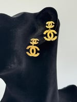 حلق تصميم عالمي ذهب عيار 18