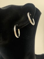 حلق ذهب ابيض عيار 18