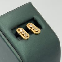 حلق تصميم عالمي ذهب عيار 18