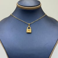 عقد ذهب عيار 18