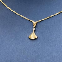 sعقد تصميم عالمي ذهب عيار 18