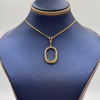 عقد تصميم عالمي ذهب عيار 18