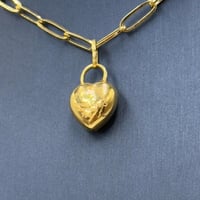 عقد تصميم عالمي ذهب عيار 18