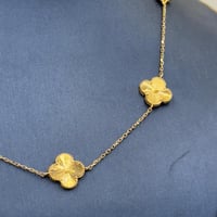 عقد تصميم عالمي ذهب عيار 18