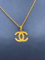 sعقد تشانيل ذهب عيار 18