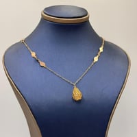 عقد ذهب عيار 21