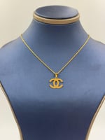 sعقد تشانيل ذهب عيار 18