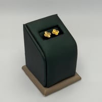 rحلق وردة ذهب عيار 18