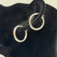 حلق ذهب ابيض عيار 18