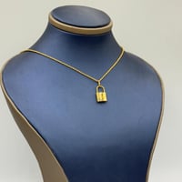 عقد تصميم عالمي ذهب عيار 18